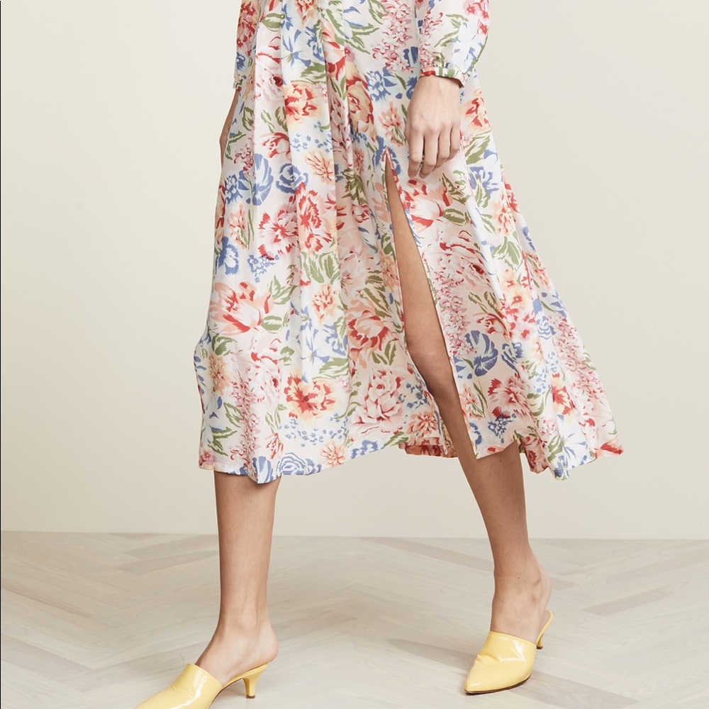 Rixo Camellia dress made out of soft and luxurious silk - Picture 4 of 11